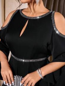 SHEIN Tall CURVE Combinaison élégante et affinante pour grande taille, combinaison de soirée sexy, sans bretelles, ajourée, avec sequins et décoration de ruban. Combinaison noire ample pour femmes grandes. Combinaison noire élégante à jambes larges. Combinaison élégante pour femmes. Combinaison noire de cérémonie - Noir - Voir 2