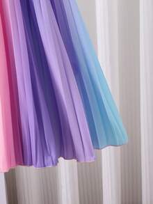 SHEIN 一件少女优雅彩虹数码印花连衣裙，荷叶边下摆，泡泡袖，腰间系带，适合日常穿着、派对、宴会、休闲度假等场合。 - 淺藍色 - 查看 3