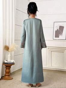 Yasmyna 女士花卉刺绣方领喇叭袖宽松优雅阿拉伯连衣裙 - 橄欖綠 - 查看 6