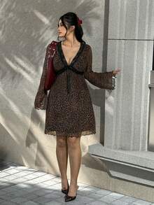 SHEIN EZwear 大码女式秋冬春季撞色蕾丝深V豹纹蝴蝶结装饰性感连衣裙 - 杏色 - 查看 3