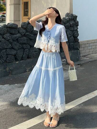 DAZY Damset med V-ringning, rosett, spets, lapptäcke i koreansk stil, kortärmad skjorta och minikjol, 2-delat