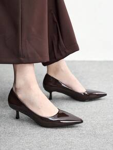 CUCCOO BIZCHIC 女士时尚黑色舒适尖头小猫跟一脚蹬鞋，适合通勤、约会、派对和度假，营造活力春日氛围，是春假、复活节和情人节的理想之选。 - 深咖啡棕色 - 查看 4
