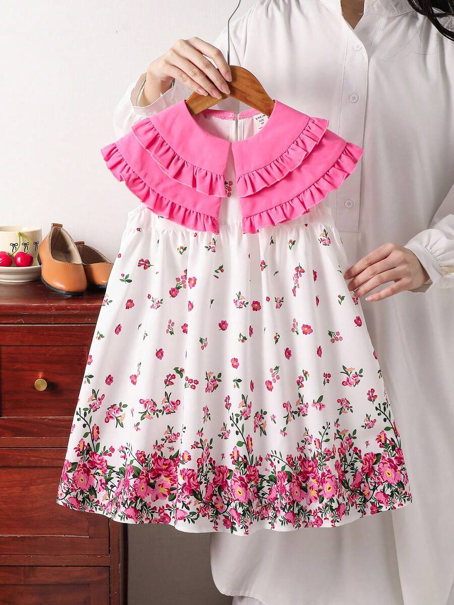 SHEIN LMoss Kids 女童碎花彼得潘领修身连衣裙,适合假日穿着;女童/女婴优雅可爱撞色碎花宽松连衣裙,配蝴蝶结领;春夏薰衣草色女童连衣裙;淡紫色童装连衣裙;紫色碎花连衣裙;女童茶会连衣裙;田园风女童连衣裙;可爱女婴薰衣草印花连衣裙,饰有大蝴蝶结和荷叶边袖子,是春夏活动的完美之选。 - 粉色 - 查看 1