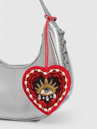Goth 1 pieza Colgante con forma de corazón con ojo de diablo rojo con tachuelas, estilo gótico, accesorio colgante hecho a mano de parche de tela para bolso, para Halloween, Día de San Valentín