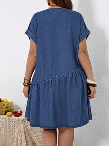 EMERY ROSE Đầm denim dáng rộng thoải mái dành cho nữ cỡ lớn, cổ tròn, tay cánh dơi và viền bèo nhún. - Màu xanh lam - Xem 3