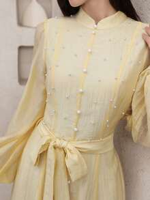 Veilorie Elegantes Damenkleid mit einfarbigem Stehkragen, Perlenverzierung, Ballonärmeln und Selbstbindegürtel - Hellgelb - Übersicht 3