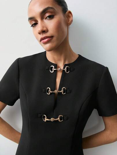 Maija 女士纯色金属扣优雅时尚短袖迷你连衣裙