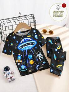 1Set Young Boy Snug Fit Pajamas, Featuring Spaceship & Celestial Elements Print, Short Sleeve Top & Long Pants, Spring/Summer, Glow-In-The-Dark With UV Light Exposure Snug Fit Toddler Boy Space Pajamas - Black - View 5