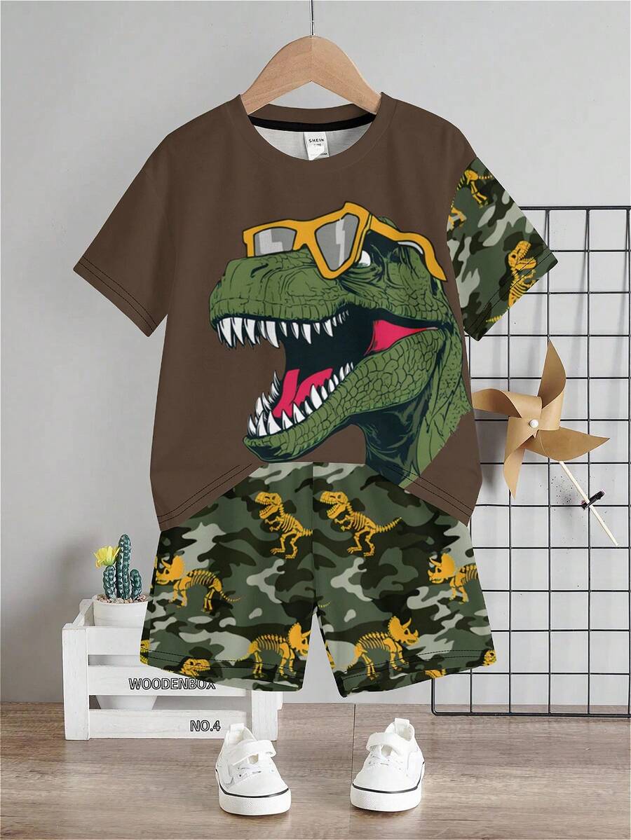 SHEIN Leap Crew 2 件套年轻男孩休闲圆领短袖 T 恤和短裤套装，适合夏季