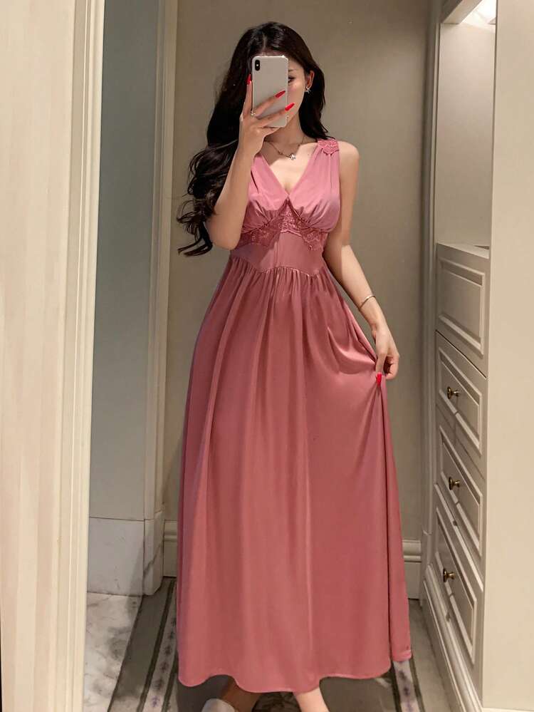 Charming Lace Patchwork Sleeveless Waist Cinched Long Nightgown For Women