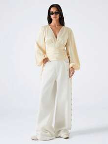 LYSMO Mẫu áo dài tay cổ chữ V màu vàng bơ trơn bằng satin, kiểu dáng tối giản, mới về năm 2026, dành cho nữ, thích hợp mặc mùa hè/hè, đi nghỉ mát, đi chơi, áo kiểu thanh lịch cho nữ, áo kiểu thường ngày cho nữ. - Màu be - Xem 1