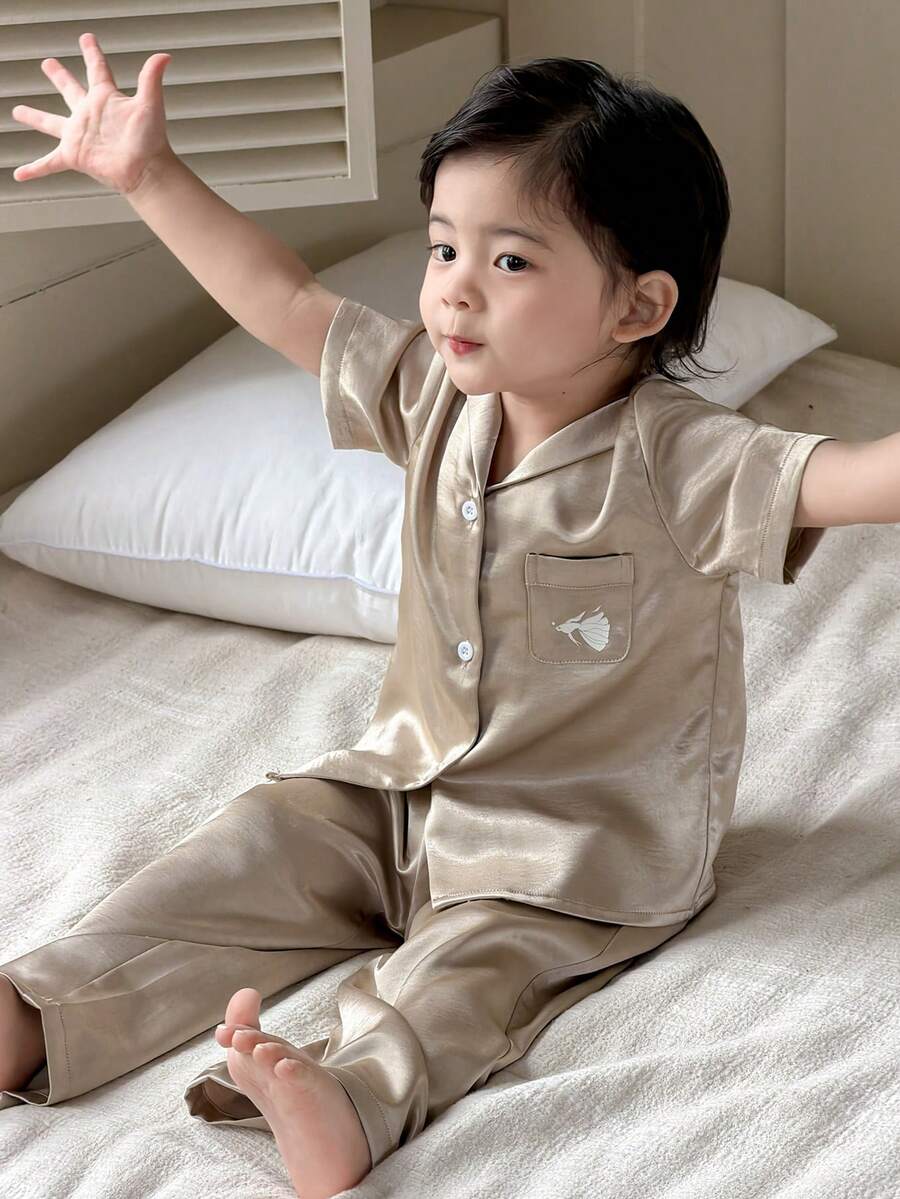 DAZY 2件套婴儿/幼儿男童缎面休闲长袖衬衫和裤子睡衣套装 - 卡其色 - 查看 1