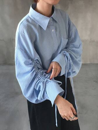 FRIFUL เสื้อเชิ้ตลำลองอเนกประสงค์ ทรงหลวม ตกแต่งกระเป๋า แขนยาว ปล่อยไหล่ คอปก ลายทาง มีเชือกผูก แขนจั๊มพ์ สำหรับผู้หญิง ฤดูใบไม้ร่วง/ฤดูหนาว