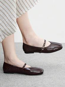 CUCCOO BIZCHIC Zapatos planos de moda casual con diseño de hebilla para callos de maíz para mujer - Marrón Chocolate - Ver 1