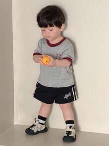 DAZY Maglietta a maniche corte per bambini piccoli, con collo rotondo, stampa a contrasto di lettere, per l'estate - Grigio - Visualizzare 7