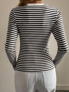 Livesso Damen Herbst gestreiftes figurbetontes Rundhals T-Shirt - Schwarz und Weiss - Übersicht 2