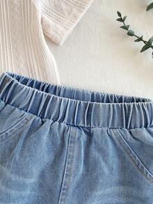 SHEIN Vintaside Kids Conjunto informal para bebé niño con top de manga corta con cuello y shorts vaqueros desgastados de moda, adecuado para uso diario, campamento familiar, cena o compras