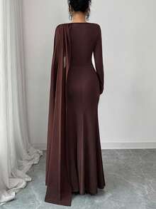 Elenzga 不对称披肩领喇叭腰身褶皱金属装饰A字优雅浪漫精致女士丝绒连衣裙，秋冬款 - 咖啡棕 - 查看 2