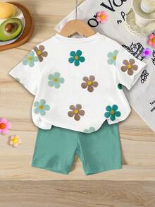 一套女婴休闲碎花短袖圆领T恤和修身短裤/长裤套装，时尚休闲舒适T恤套装，白色T恤搭配绿色短裤，春夏款 - 彩色 - 查看 2