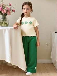 SHEIN Genkimix Kids Bộ 2 món gồm áo thun vải dệt họa tiết hoa 3D và quần dài thoải mái dành cho bé gái, thích hợp mặc ở nhà hoặc ngoài trời. - Nhiều màu - Xem 3