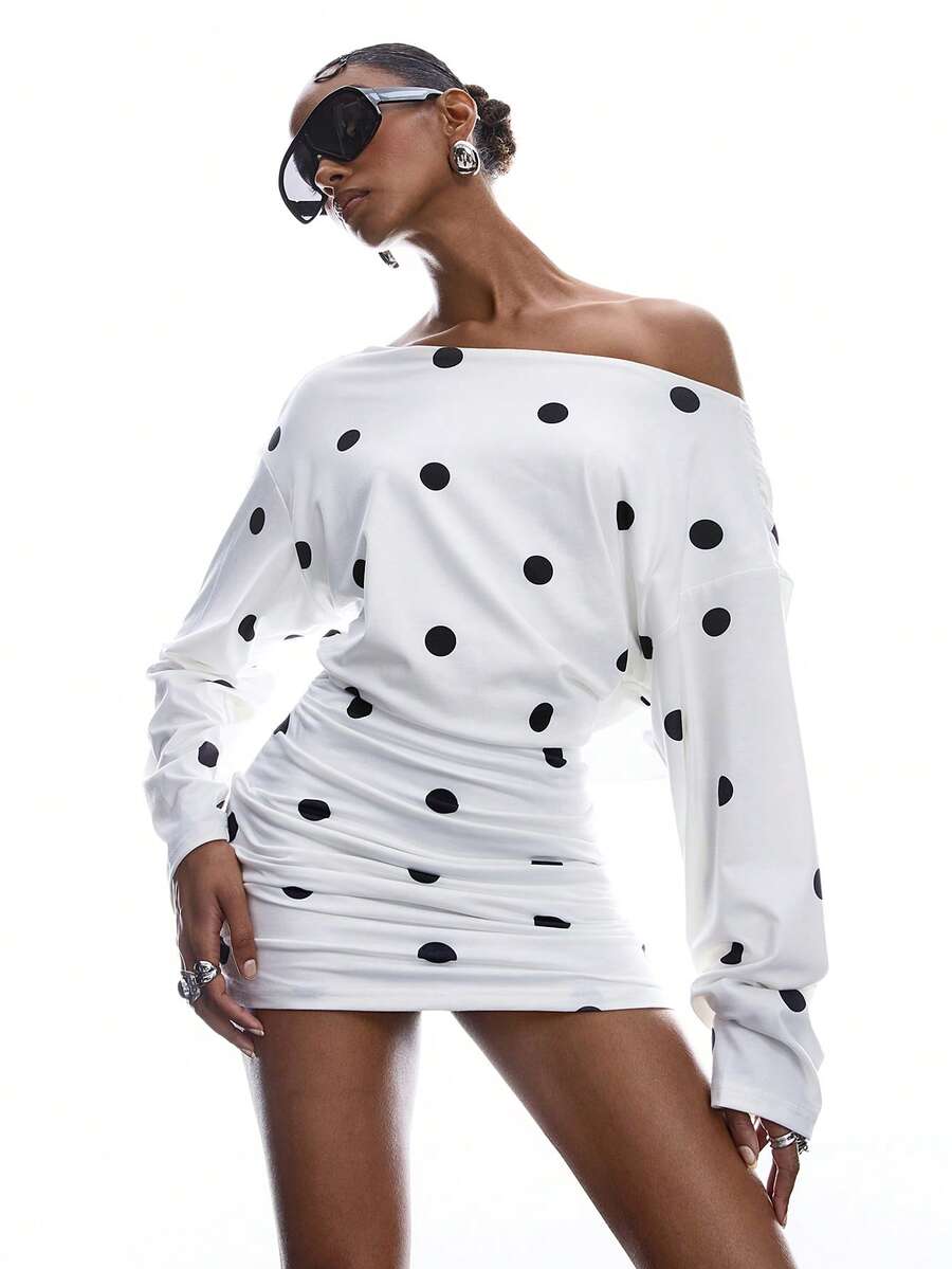 LYSMO 女士波点印花不对称露肩长袖露背性感迷你连衣裙 - 黑與白 - 查看 1