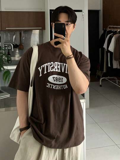 DAZY Áo thun nam màu nâu cổ tròn in chữ, thích hợp mặc mùa hè.