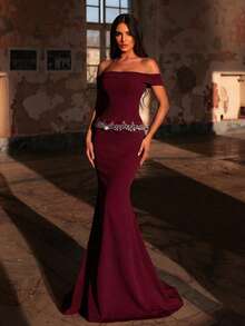 Glamrae Elegantes, minimalistisches Maxikleid mit hochsitzender asymmetrischer Taille, Schlitz und luxuriöser Strass-Verzierung, mit abnehmbarem Halter (geeignet für alle formellen Anlässe, Hochzeiten, Galas, formelle Abendessen) - Bordeaux - Übersicht 6