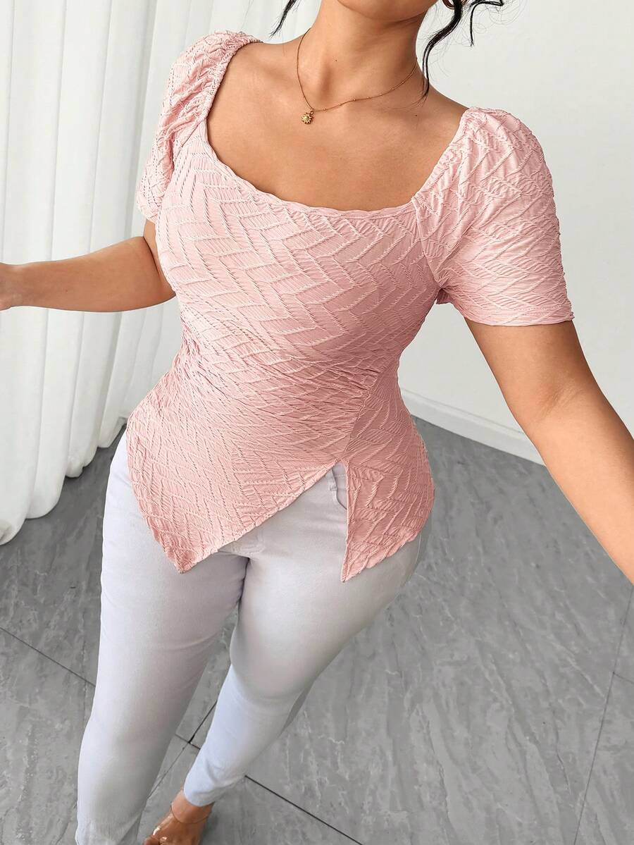 SHEIN Elenzya Áo thun nữ cỡ lớn, màu trơn, cổ vuông, tay ngắn, chất liệu vải dệt họa tiết, vạt áo bất đối xứng, thích hợp cho Ngày Valentine. - Hồng - Xem 1
