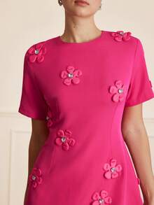 Aveloria Rosie 优雅短袖连衣裙，采用时尚纯色3D立体花卉装饰设计，百搭欧式风格 - 玫紅色 - 查看 7