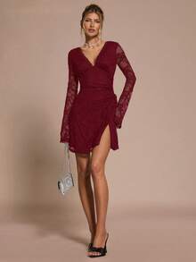 SHEIN BAE Robe élégante à manches évasées en dentelle noire, col en V, avec volants, cordon de serrage et fente sur le côté. Convient pour les cocktails, les rendez-vous romantiques, les tenues d'automne/hiver, les fêtes, les événements formels, Halloween et Noël - Rouge foncé - Voir 4