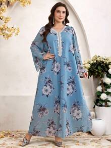 Al Najma Damen Große Größen Maxikleid mit Blume Muster, V-Ausschnitt und Kontrastbesatz an den Ärmeln im arabischen Stil - Blau - Übersicht 6