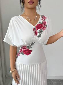 Elenzga Đầm in hoa hồng cổ chữ V thanh lịch và tinh tế với phần eo xếp ly tạo hiệu ứng thon gọn. Đầm trắng thanh lịch, đầm in hoa, đầm hoa trắng, đầm xếp ly, đầm dài họa tiết hoa cho nữ, đầm in hoa hồng trắng, đầm hè xếp ly, đầm hoa mùa xuân, đầm thanh lịch cho nữ. - màu đen - Xem 6