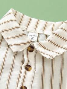 SHEIN 男童休闲时尚条纹衬衫套装（含裤子），舒适翻领短袖上衣，时尚百搭，适合幼儿男童，可用于度假、旅行、休闲、夏季穿着，面料为亚麻、棉麻混纺。
