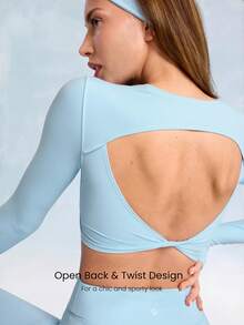GLOWMODE FeatherFit™ 短款甜美柔软扭结露背设计，带拇指孔长袖露脐上衣，适合低强度瑜伽、日常休闲穿着，可拆卸胸垫。 - Blue Day - 查看 3