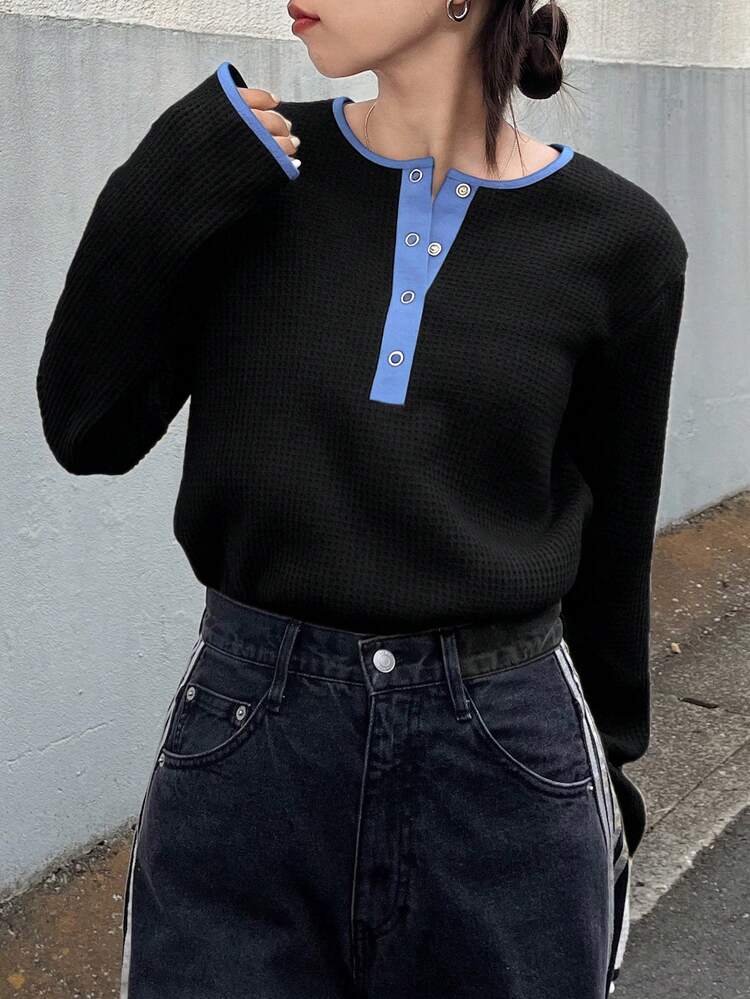 FRIFUL レディース ルーズフィット クルーネック 半ジップ コントラストカフス&プラケット ワッフル生地カジュアルTシャツ - ブラック - 見る 1