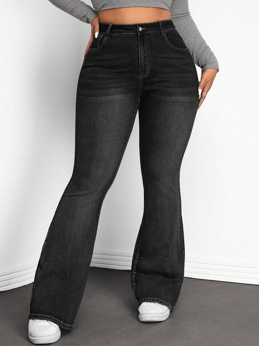 SHEIN Tall CURVE Jeans de talle medio con pierna acampanada, ajuste delgado y talla grande - Negro - Ver 1
