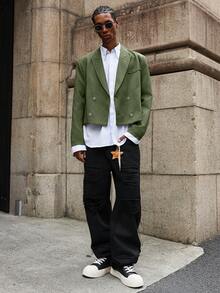 Manfinity EMRG 黑色短款休闲西装外套，双排扣金属铆钉设计，百搭实用，是送给男友或丈夫的绝佳礼物 - 軍綠色 - 查看 6