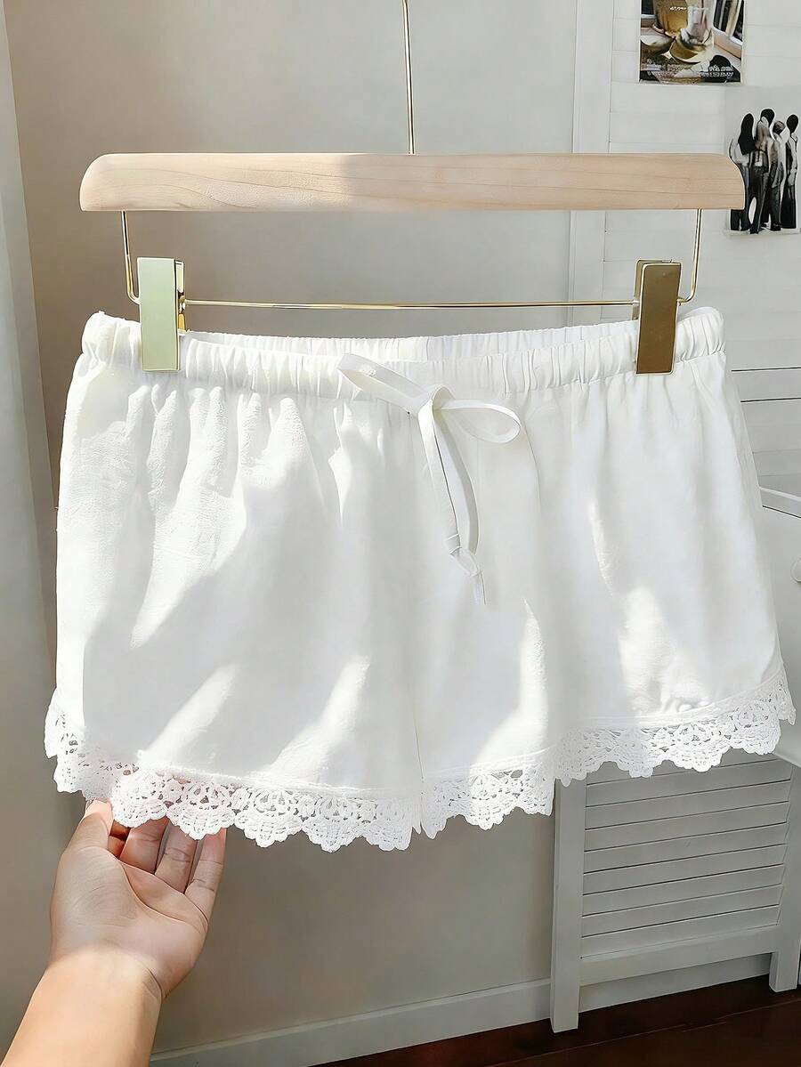 Chiquease Damskie, swobodne, modne szorty z koronkową lamówką w talii - Biały - Zobacz 1