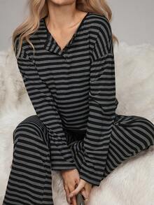 HautHeat 女士半拉链纽扣条纹印花长袖家居服上衣 - 黑色 - 查看 5
