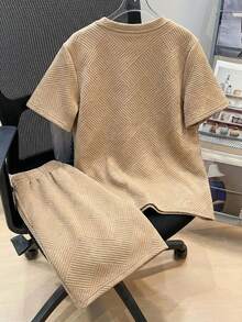 SHEIN 两件套男童休闲可爱图案纹理面料圆领短袖短裤套装，适合通勤、上学、日常休闲穿着、运动、春夏穿着。