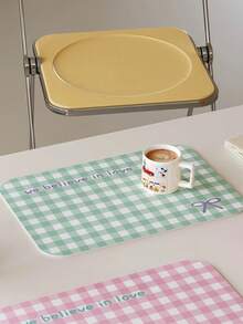 Joivida 格子图案“我们相信爱”PU皮革餐垫 - 小巧可重复使用的桌垫，送给亲朋好友的独特礼物