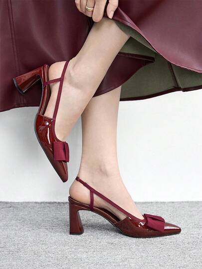 CUCCOO BIZCHIC Tacones altos de tacón grueso con puntera puntiaguda y decoración de lazo en color borgoña