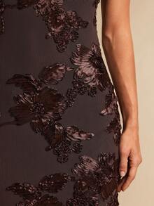 Silquee 棕色3D立体花卉性感吊带修身连衣裙，适合秋冬季节穿着，可作为婚礼宾客、正式场合、派对、圣诞节、情人节或浪漫约会的着装。 - 咖啡棕 - 查看 6