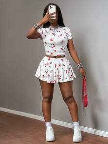 Slaydiva Bộ đồ hai mảnh nữ phong cách đường phố thường ngày mới nhất Xuân/Hè 2026, gồm áo thun trắng ôm dáng in hình quả anh đào, tay ngắn và chân váy xếp ly cạp cao. Thích hợp cho kỳ nghỉ, bãi biển, phong cách boho, đi học, dạo phố hàng ngày, tiệc tùng, trà chiều, hẹn hò, ngày Valentine, mùa cưới, trang phục đi ăn sáng muộn, trang phục sân bay. - trắng - Xem 7