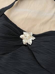 SHEIN 少女度假露背系带V领花卉金属扣白色针织纹理修身连体泳衣