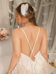 DelicateAllure ثوب نوم أنيق وجذاب بياقة على شكل حرف V مزين بالدانتيل والكشكشة مقاس كبير، مناسب للارتداء المنزلي - أبيض - مشاهدة 4