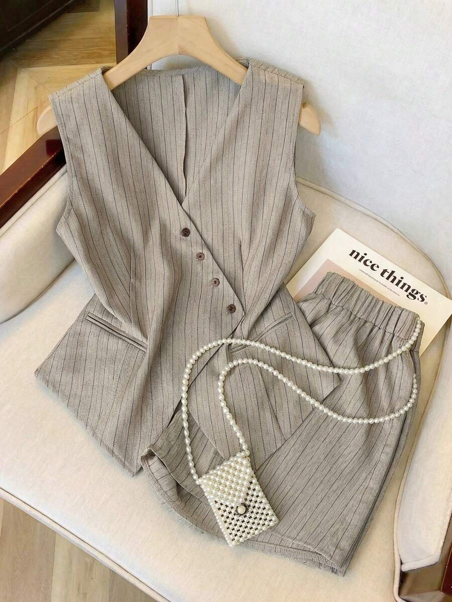 Franclia New Women's Fashion Lightweight French Casual Commuter Striped Dyed Fabric V-Neck Sleeveless Vest + Shorts Set, Spring/Summer Casual Commuter Set, Women's Suit Set - Khaki - View 1