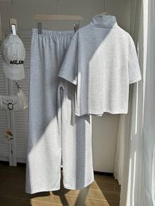 SHEIN 两件套少女休闲连帽衫套装，灰色撞色领拉链短袖露脐卫衣搭配宽松舒适长裤，正面刺绣设计，适合户外、室内、运动、聚会、上学等场合穿着，春夏秋季皆宜。