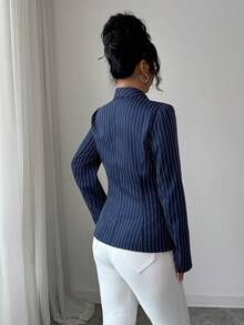 SHEIN Elenzya 大码女士西装外套，金属扣腰带设计，条纹优雅日常通勤时尚法式街头复古百搭商务长袖西装外套，藏蓝色女士西装外套，女士优雅套装，适合办公室穿着。 - 藏蓝色 - 查看 2