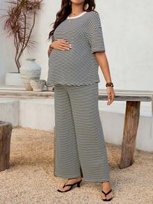 SHEIN 两件套孕妇条纹圆领落肩短袖上衣和可调节腰围休闲裤套装 - 黑與白 - 查看 4